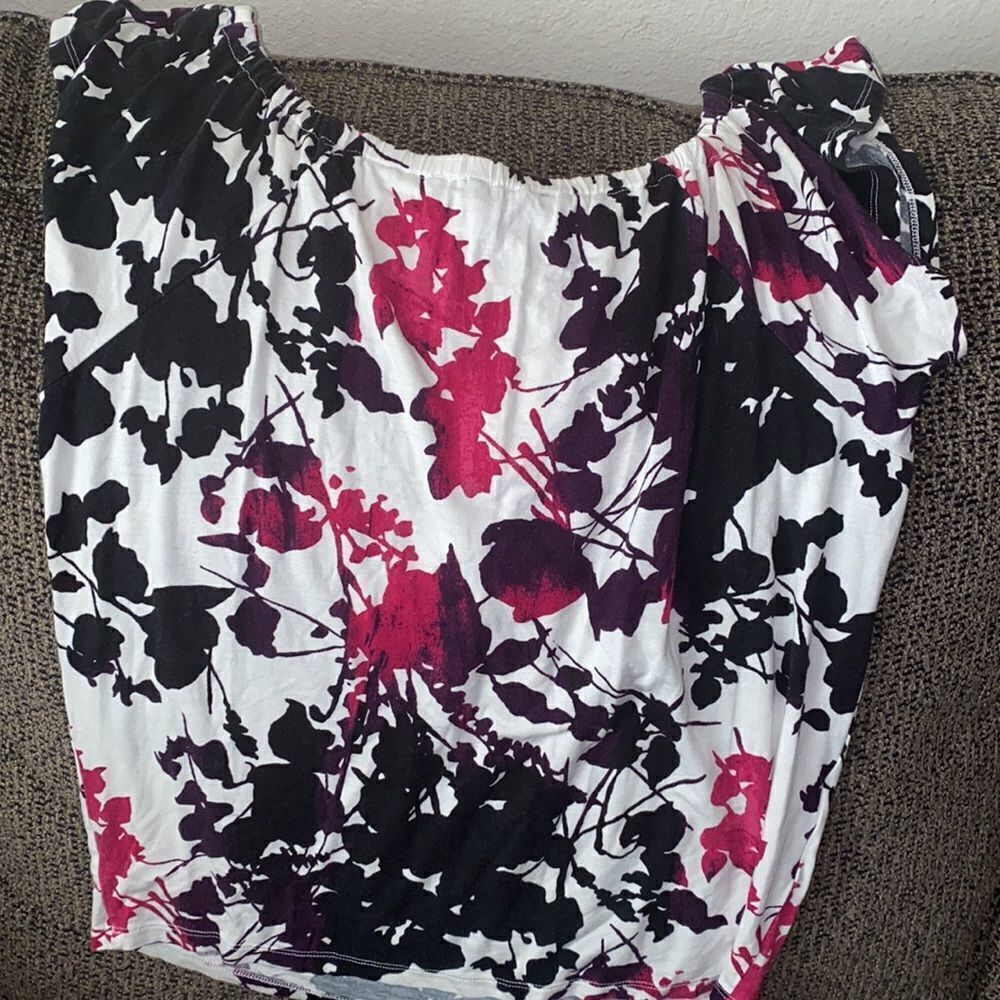✨Express Off Shoulder Floral Top✨ - Picture 4 of 4